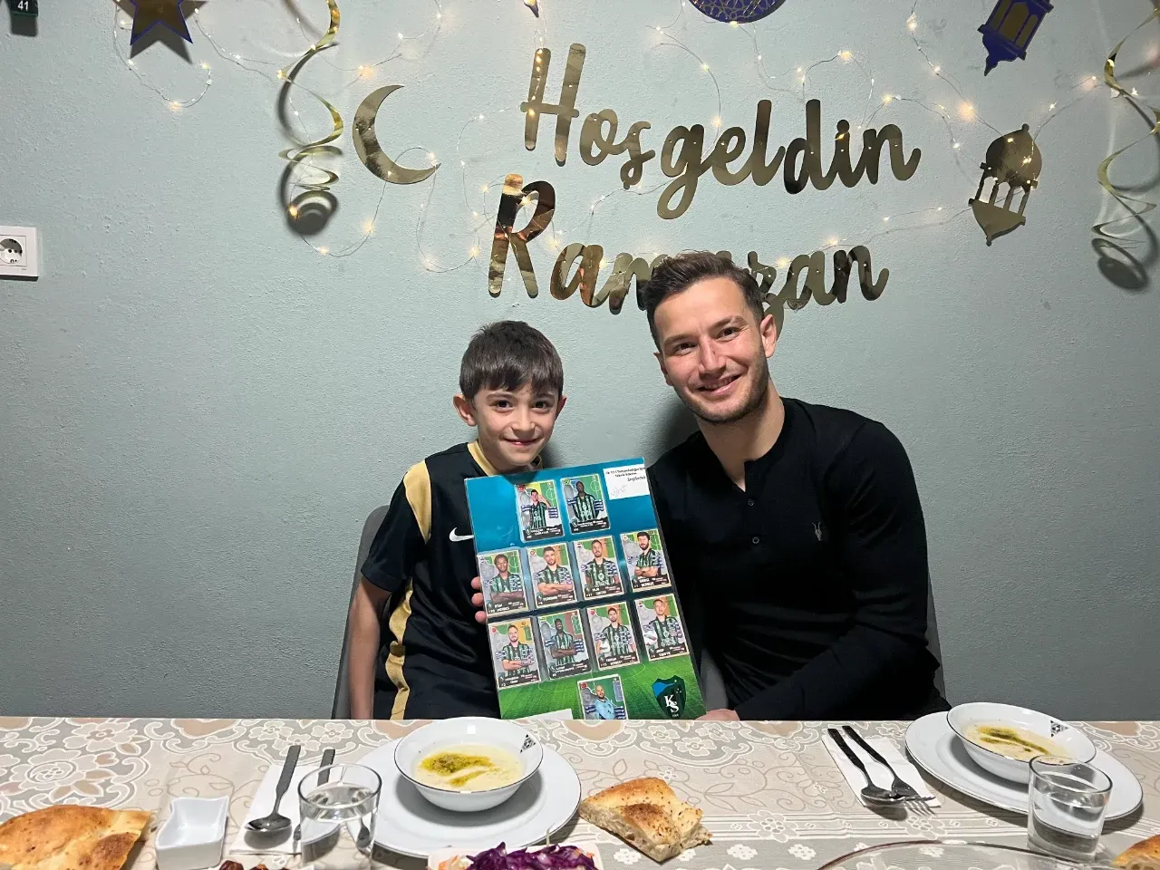Kocaelisporlu futbolcular, taraftarların evlerinde iftar sofralarına konuk oldu