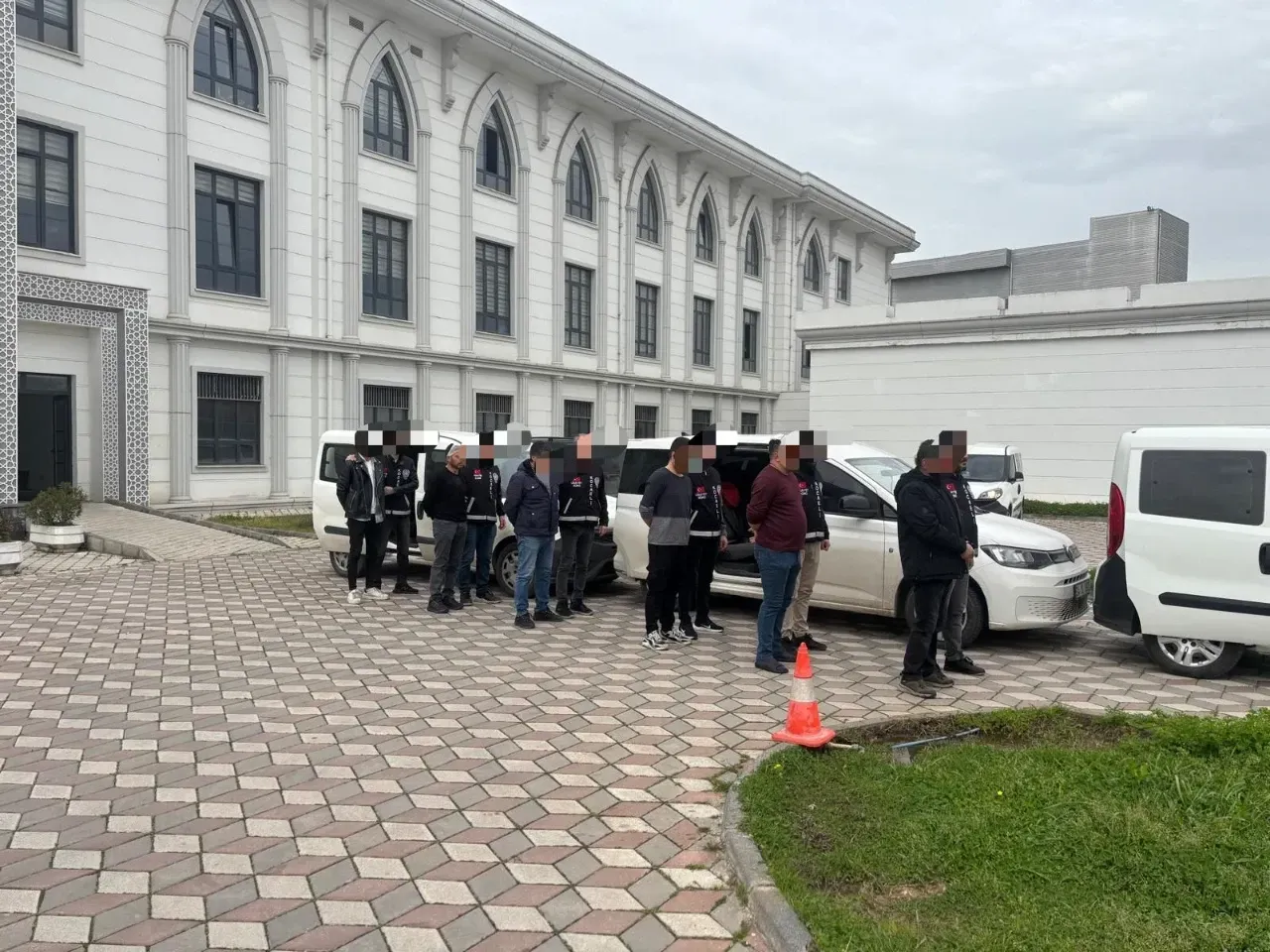 Park yeri nedeniyle komşusunu öldürdü! 3 tutuklama
