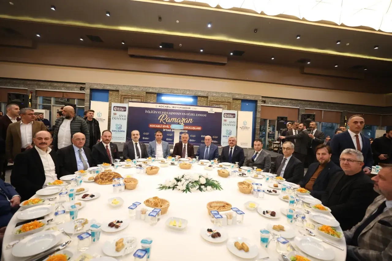 Büyükşehir’in İftar Programına STK’lardan Yoğun İlgi