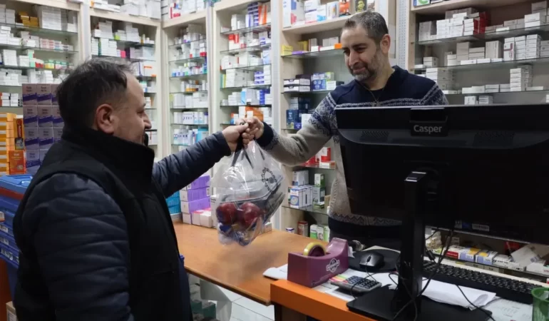 buyuksehirden-nobetci-eczacilara-sahurluk-ikrami-1746158541.webp.webp