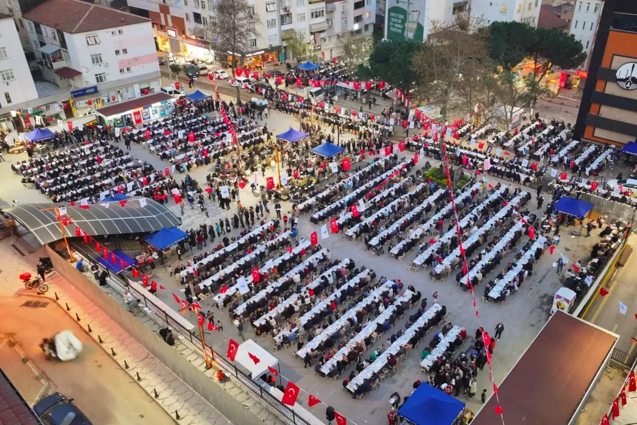 Derince iftarı meydana sığmadı
