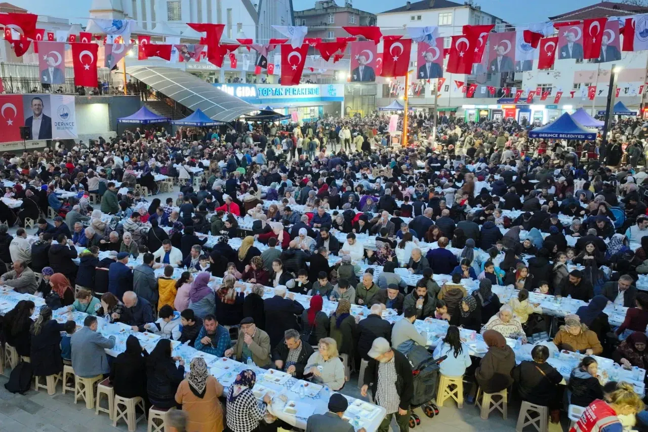 Derince iftarı meydana sığmadı