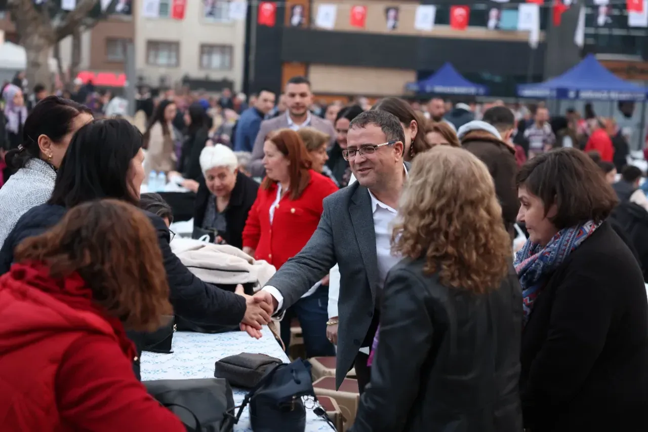 Derince iftarı meydana sığmadı