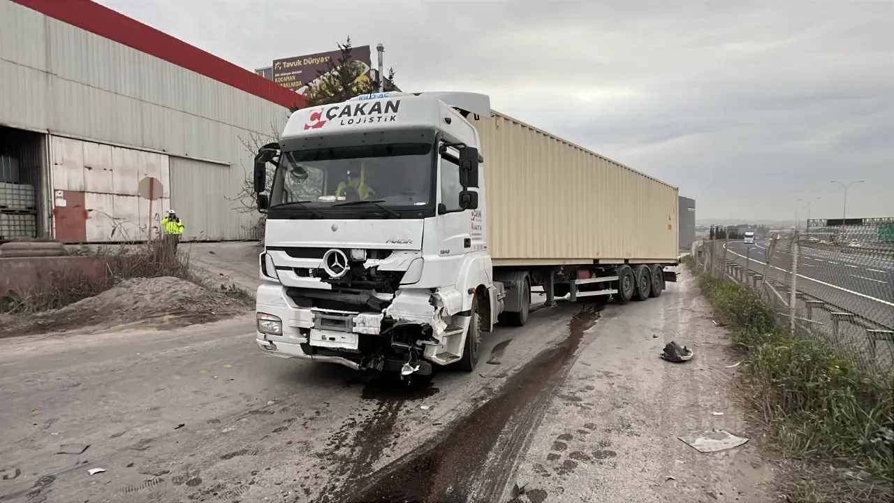Gebze’de TIR ile İşçi Servisi Çarpıştı: 8 Yaralı