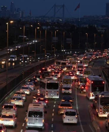 istanbul-trafik-aa-2342603.jpg