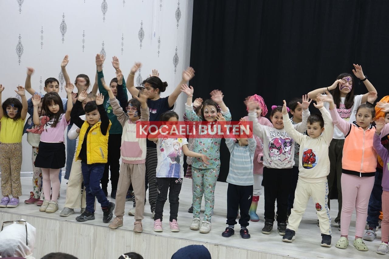 Kartepeli minikler Ramazan'da eğleniyor