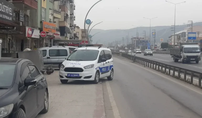 kocaelide-oto-galeriye-silahli-saldiri-632718-187426