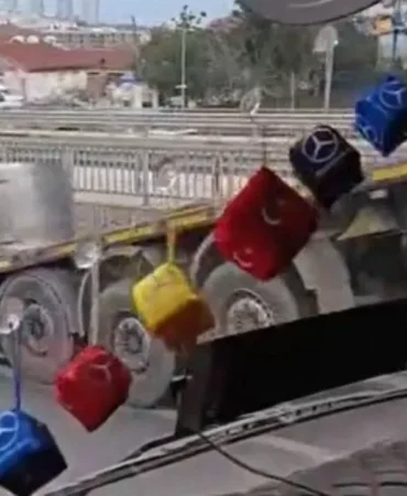 tem-otoyolunu-kilitleyen-kaza-dorse-ortadan-ikiye-ayrildi