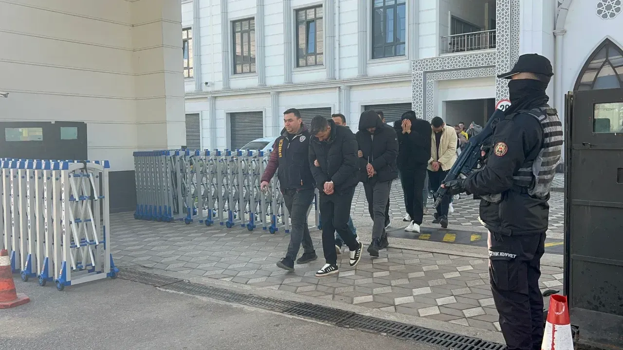 Bungalov Dolandırıcılarına Şafak Operasyonu: 120 Milyonluk Vurgun, 27 Gözaltı