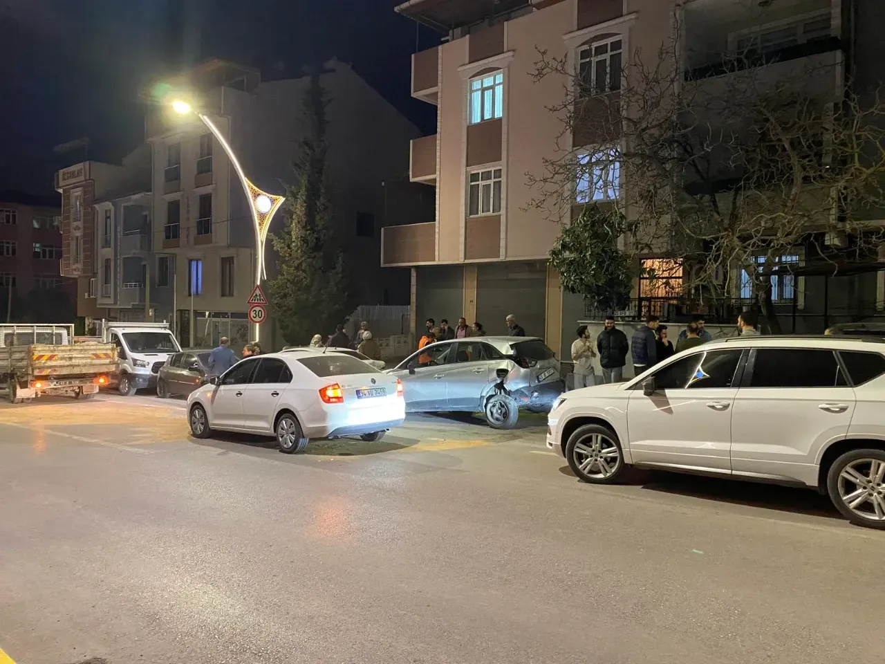 15 yaşındaki çocuk, mahalleyi savaş alanına çevirdi