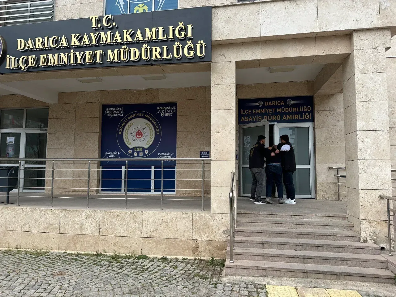 Saraçhane’de Polisi Tehdit Eden Şüpheli Darıca’da Yakalandı
