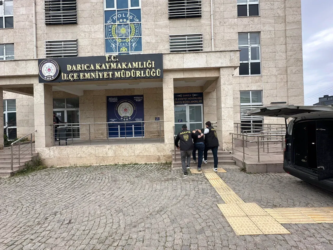 Saraçhane’de Polisi Tehdit Eden Şüpheli Darıca’da Yakalandı