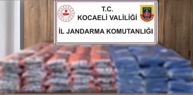 Kocaeli'de Kaçakçılık Operasyonunda Taraftar Formaları ve Sahte İlaç Yakalandı