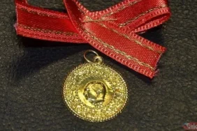 0x0-bugun-altin-alinir-mi-anlik-ceyrek-altin-gram-altin-ve-euro-ne-kadar-doviz-kuru-son-dakika-17417.webp