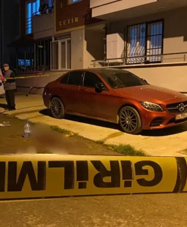 28-yasindaki-genc-boynundan-bicaklandi-1