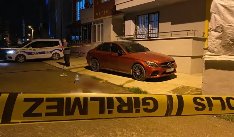 28-yasindaki-genc-boynundan-bicaklandi-1