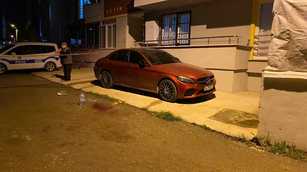 28 Yaşındaki Genç Boynundan Bıçaklandı