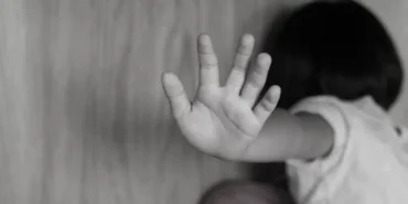 5-yasindaki-kizi-camide-istismar-etti-1