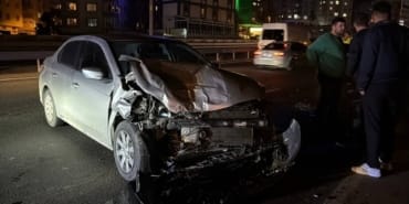 aa-20250405-37546623-37546622-kocaelide-otomobille-minibusun-carpistigi-kazada-2-kisi-yaralandi