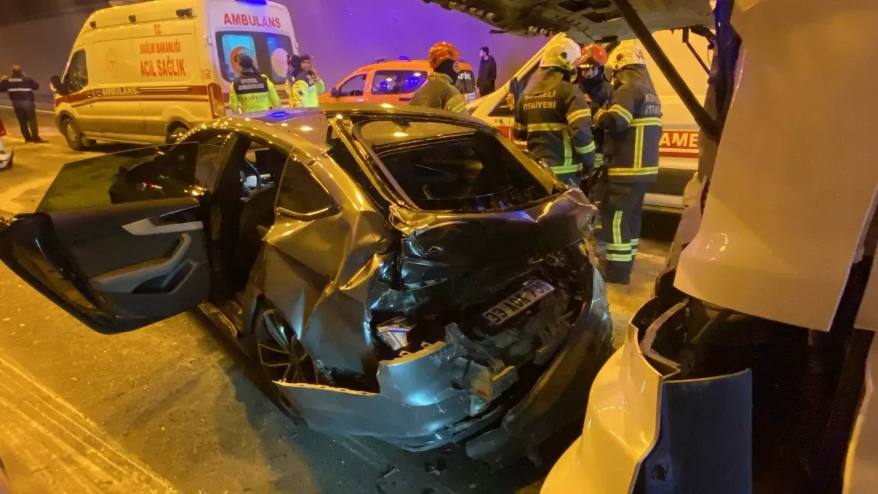 TEM Otoyolu’nda Zincirleme Kaza: 8 Araç Çarpıştı, 8 Yaralı