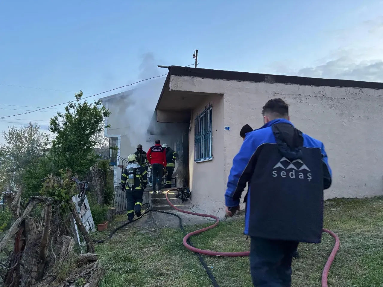 Derince’de Ev Yangını: 91 Yaşındaki Kadın Son Anda Kurtarıldı