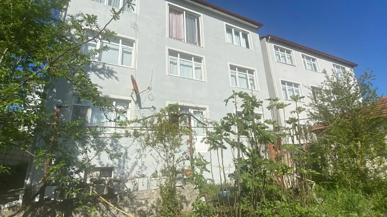 5 yaşındaki çocuk, 3. kattan düşerek ağır yaralandı