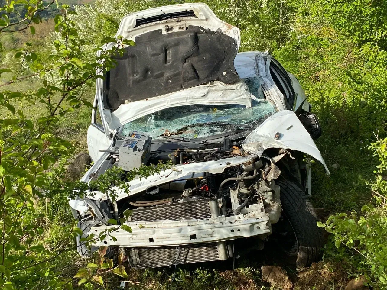 Kontrolden Çıkan Otomobil Şarampole Uçtu: 2 Yaralı