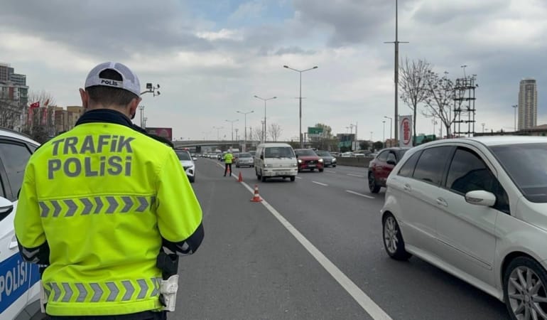 trafik-polisiaa-2348002.jpg