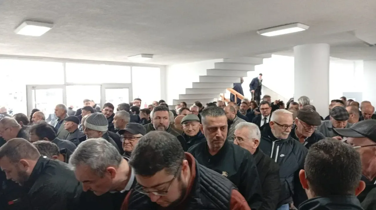 İzmit Sanayi Sitesi’nde Seçim Heyecanı: Üç Adaylı Kongreye Yoğun İlgi