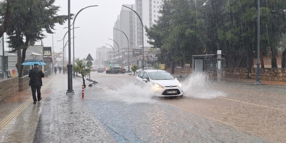 antalya-saganak-2309490.jpg