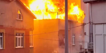 catida-cikan-yangin-bitisikteki-binaya-da-sic-18379338_amp