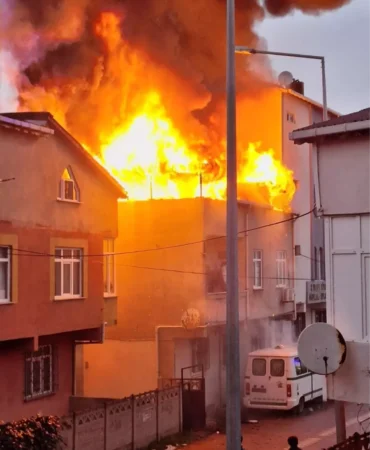 catida-cikan-yangin-bitisikteki-binaya-da-sic-18379338_amp