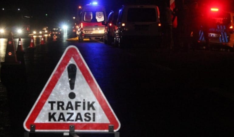 trafik-kazasi-gece-arsiv-1782393.jpg