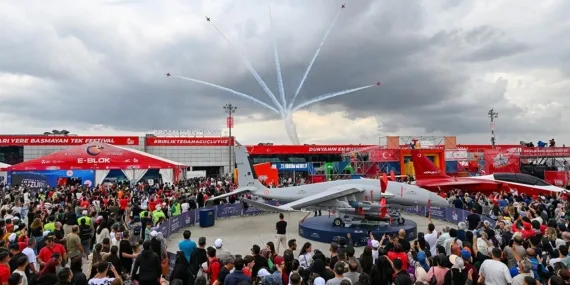 turk-yildizlari-kktc-teknofest-2356645.jpg