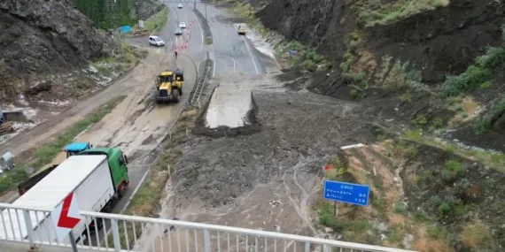 erzurum-artvin-heyelan-iha-2371017.jpg