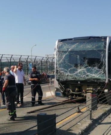 metrobus-kaza-aa-2372417.jpg