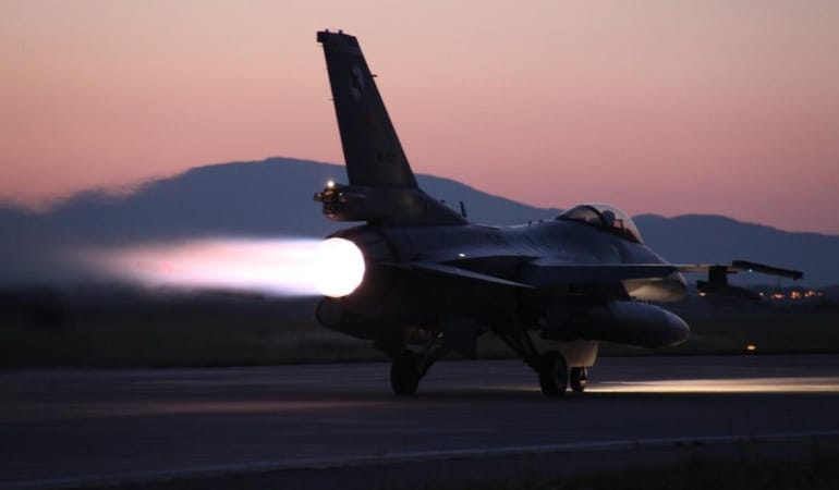 f-16-2376948.jpg