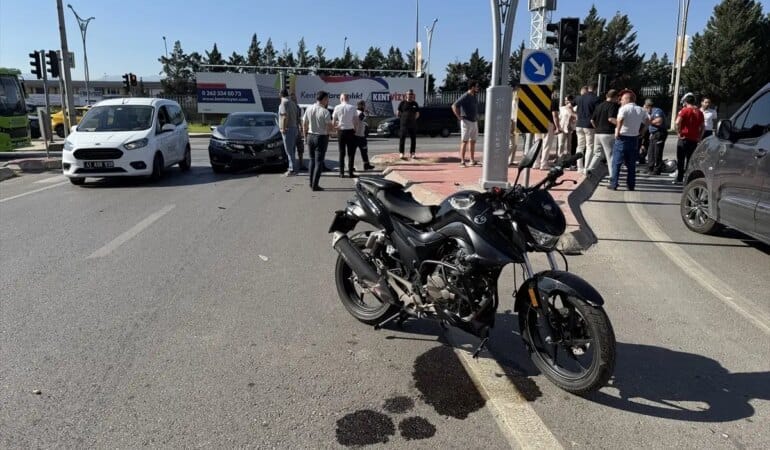 kocaeli-de-otomobille-carpisan-motosikletin-18938402_amp.jpg