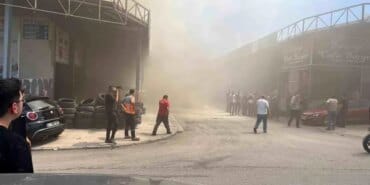 sanayi-sitesinde-is-yeri-yangini-siyah-dumanl-18968137_amp.jpg