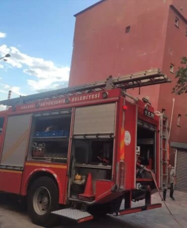 kocaeli-de-apartmanda-cikan-yangin-sonduruldu-19063824_amp.jpg