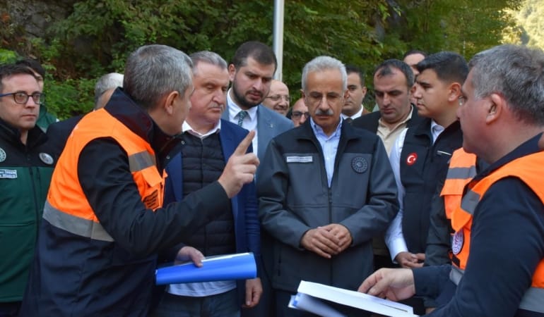 osman-askin-bak-abdulkadir-uralogluaa-2400220.jpg