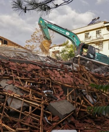 balikesir-deprem-enkaz-aa-2411724.jpg