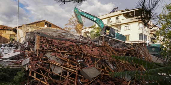 balikesir-deprem-enkaz-aa-2411724.jpg