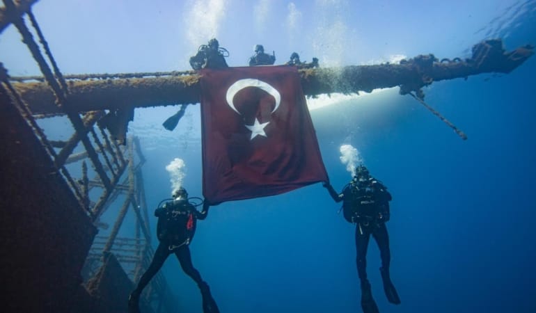 deniz-polisi-bayrak-2412442.jpg