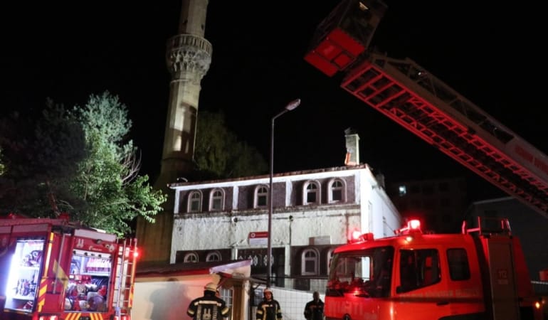 erzurum-cami-yanginaa-2409018.jpg