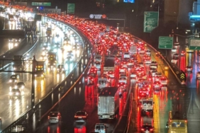 istanbul-trafik-aa-2412103.jpg