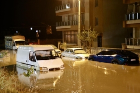 izmir-saganak-aa-2411648.jpg