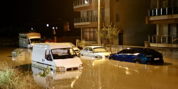 izmir-saganak-aa-2411648.jpg
