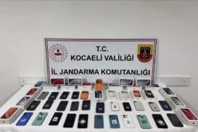 kocaeli-de-50-kacak-cep-telefonu-ele-gecirild-19130889_amp.jpg