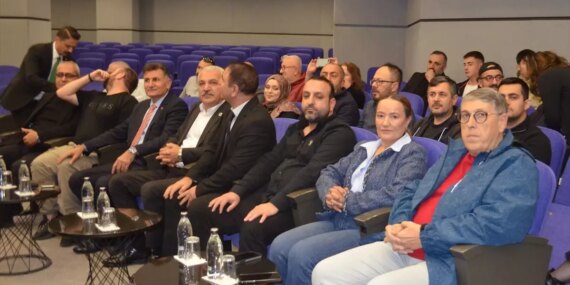 kocaeli-de-gazetecilere-yapay-zeka-temelli-ha-19172825_amp.jpg